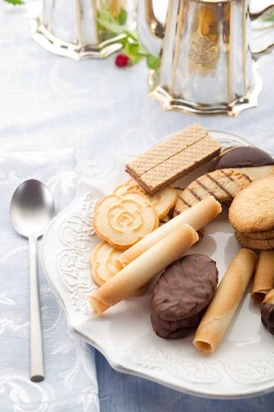Variedade de biscoitos sobre mesa de restaurante — Fotografia de Stock