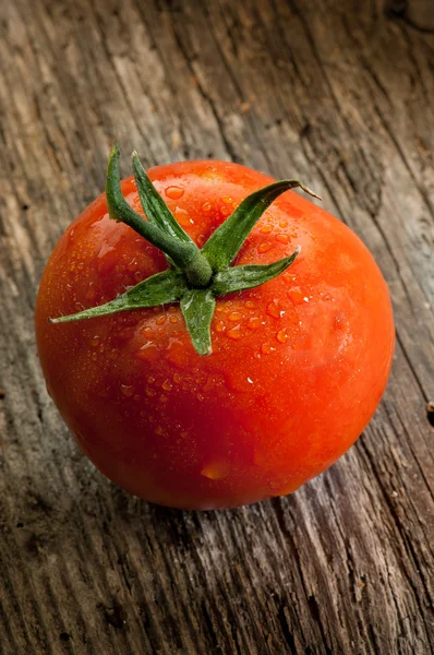 Ahşap arka plan domates — Stok fotoğraf