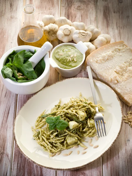 Pesto trofie typiska Genua recept-trofie al pesto — Stockfoto