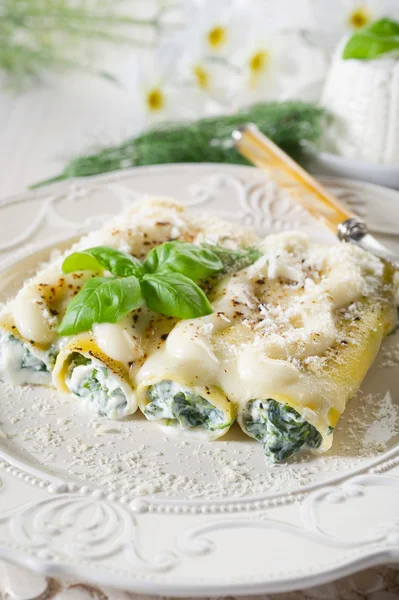Cannelloni ricotta&spinach-cannelloni ricotta spinaci — Stock Photo, Image
