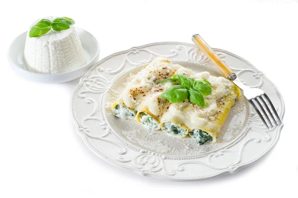 Makarna ricotta ve ıspanak-cannelloni ricotta spinaci — Stok fotoğraf