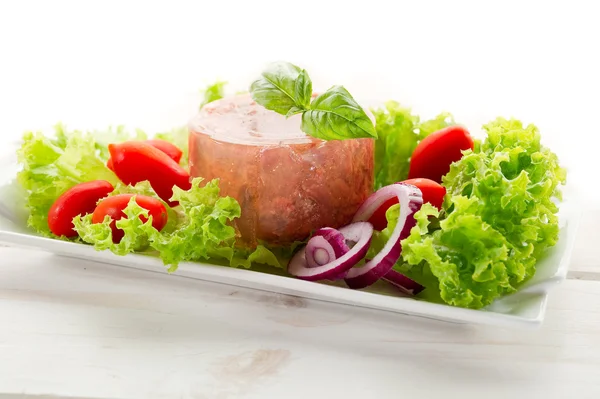 Carne enlatada con ensalada — Foto de Stock