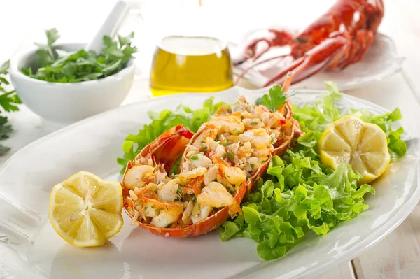 Homard avec salade - aragosta e insalata — Photo