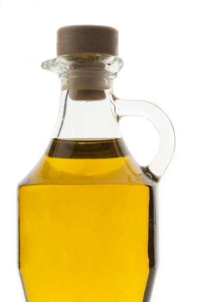 Garrafa de azeite sobre fundo branco — Fotografia de Stock