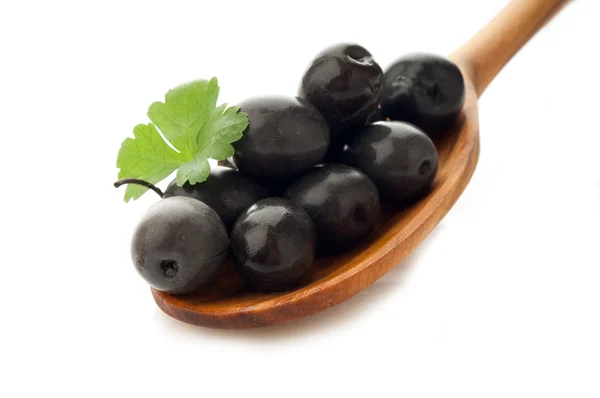 Olive nere sopra cucchiaio — Foto Stock