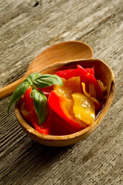 Peppar bevarade på skål — Stockfoto