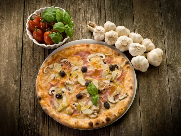 Pizza capricciosa — Foto Stock