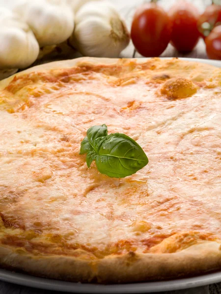 Pizza with buffalo mozzarella — Stock Photo, Image