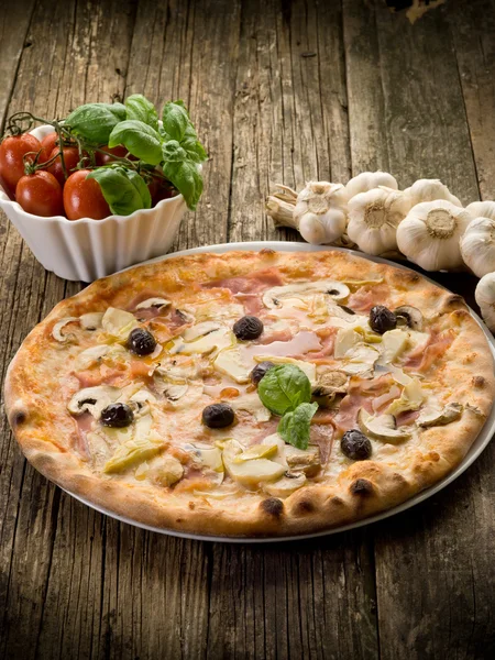 Pizza capricciosa — Foto Stock