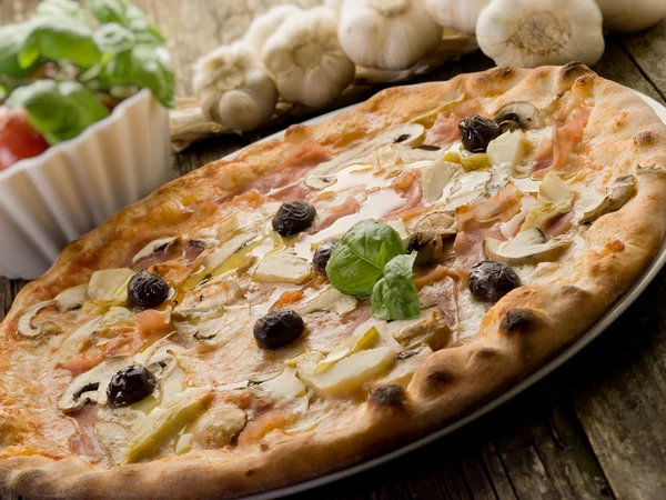 Pizza capricciosa — Stok Foto