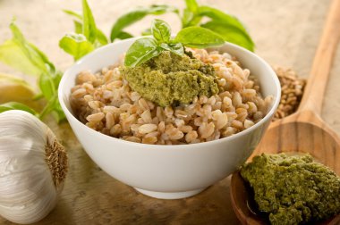 pesto ile yazıldığından