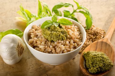 pesto ile yazıldığından