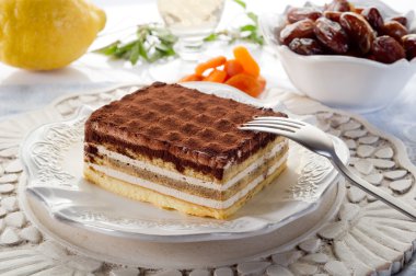 İtalyan geleneksel tatlı tiramisu