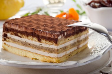 İtalyan geleneksel tatlı tiramisu