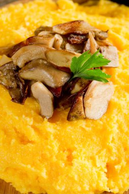 polenta mantar ile