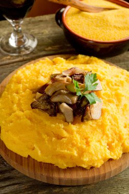 polenta mantar ile