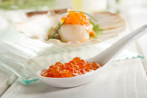 Salmon eggs over spoon — Stock Photo, Image