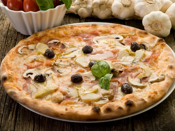 Pizza capricciosa — Foto de Stock