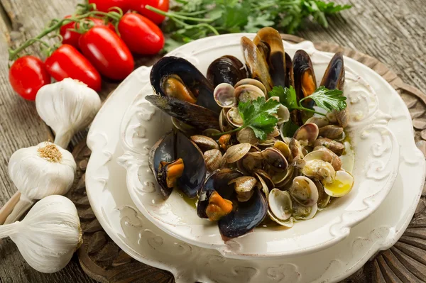 Soppa med mussel- och mussla — Stockfoto