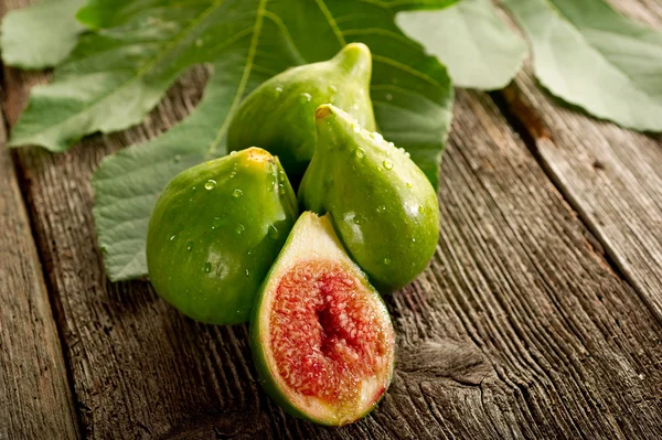 Figs on wood background — Stock Photo, Image