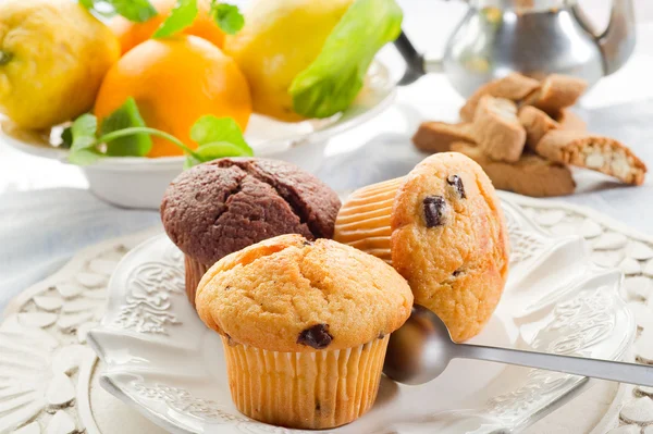 Muffin auf Teller — Stockfoto