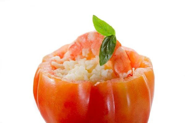 Offene Tomate mit Couscous und Garnelen — Stockfoto