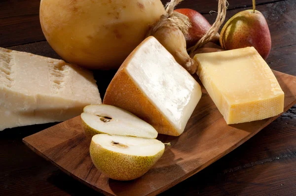 Peras e queijo — Fotografia de Stock