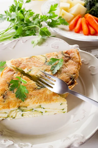 Omelett med zucchini och persilja — Stockfoto