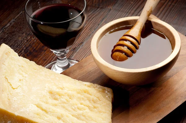 Parma przekąska ser i miód — Zdjęcie stockowe
