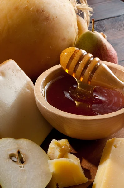 Pere al miele e formaggio — Foto Stock