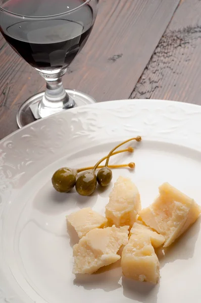 Appetizer parma cheese and honey — Stock Photo, Image