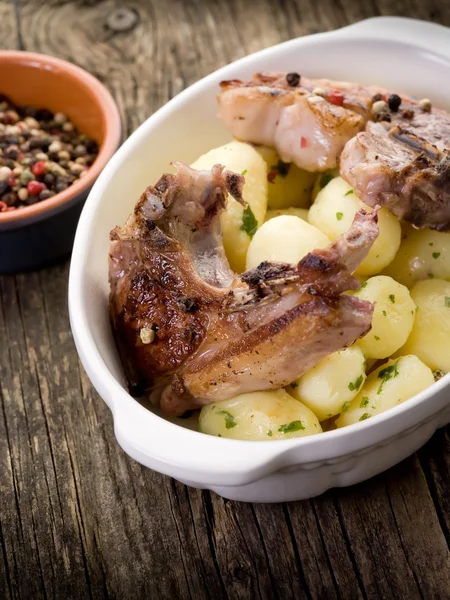 Lamb rib with potatoes-costolette agnello e patate — Stock Photo, Image