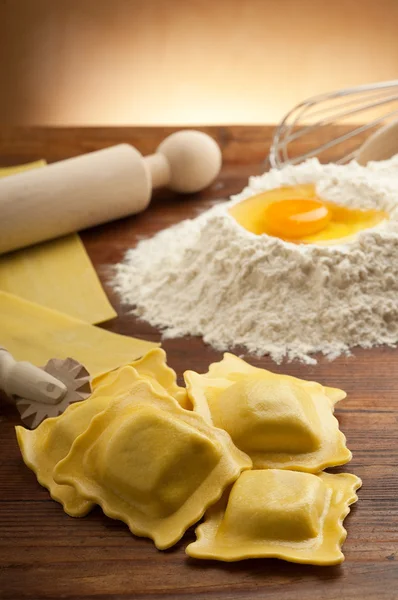 Ингредиенты для итальянской домашней пасты — стоковое фото