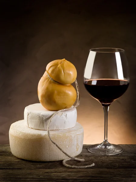 Ερυθρός οίνος και τυρί — Φωτογραφία Αρχείου