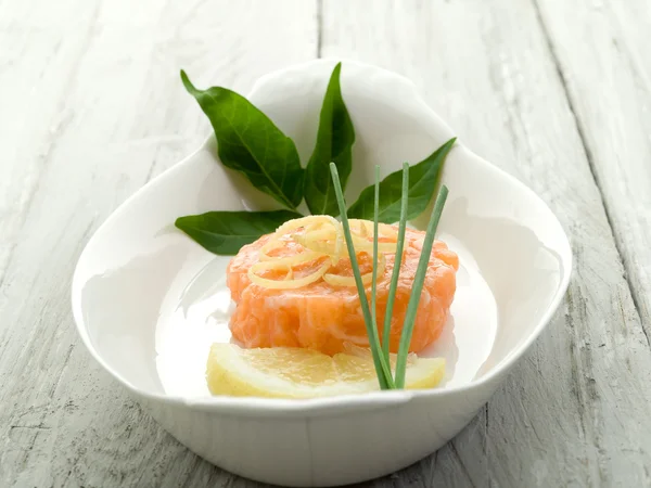 Salmon tartare with lemon and chive — Stock Photo, Image