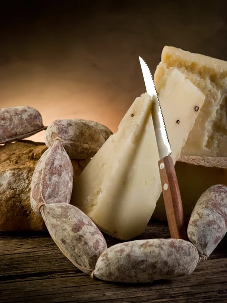 Kiełbasę i ser — Zdjęcie stockowe