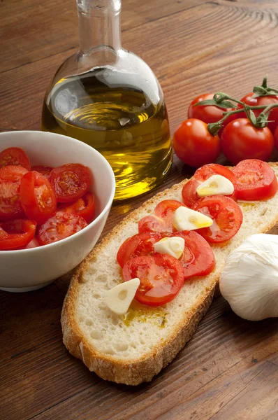Tomatoes over bruschetta — Stock Photo, Image