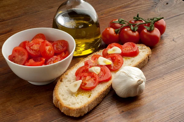 Tomatoes over bruschetta — Stock Photo, Image