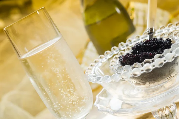 Kaviar och champagne — Stockfoto