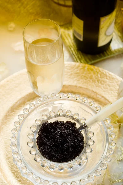 Kaviar och champagne.-caviale e champagne — Stockfoto