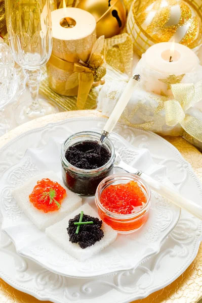 Canape de caviar sur table de luxe tartine caviale — Photo
