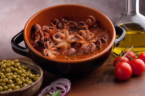Chobotnice v guazzetto typický italský recept — Stock fotografie