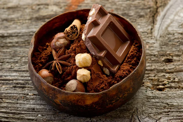 Шоколад з інгредієнтами — стокове фото