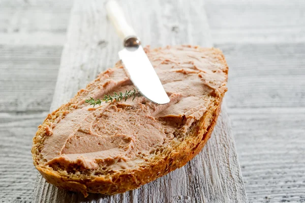 Slice bread with pate — Stock Photo, Image
