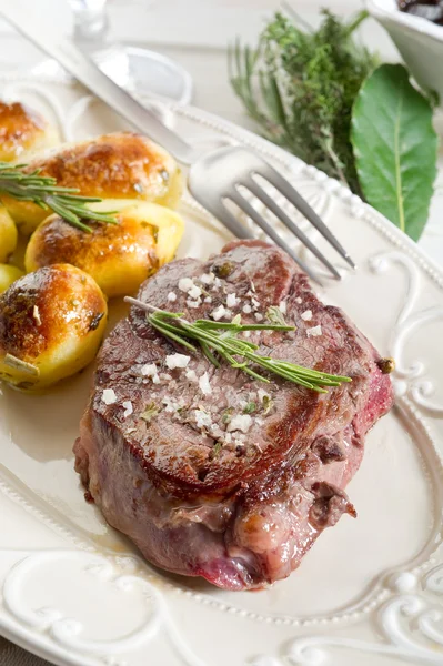 Grilled tenderloin with potatoes — Stock Photo, Image