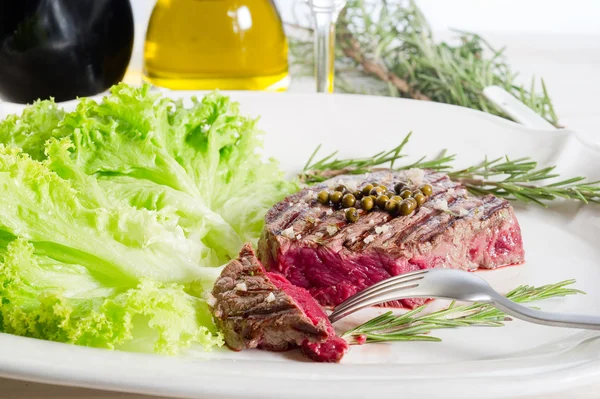 Slice tenderloin with salad — Stock Photo, Image