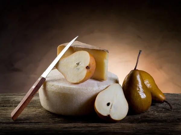 チーズと梨 — ストック写真