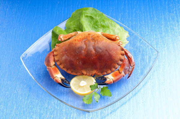Boiled crab with green salad