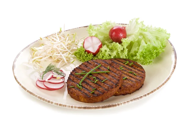 Hamburguesa vegetariana con brote de soja rábano y ensalada — Foto de Stock