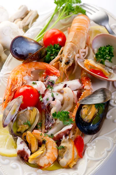 Salada de mar em prato — Fotografia de Stock